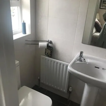 Homestay Burton Hall - Pauline Carlow