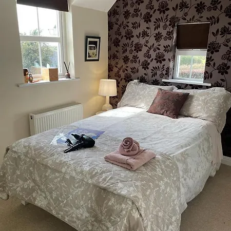 Burton Hall - Pauline Ubytování v soukromí *